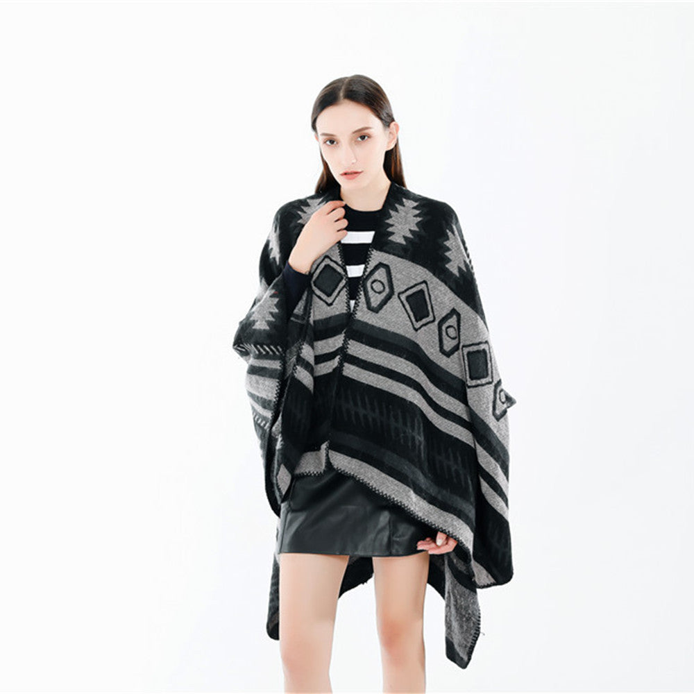 Damen Gewebter Jacquard-Ruana-Poncho mit geometrischem Ethno-Muster Echo Archiv