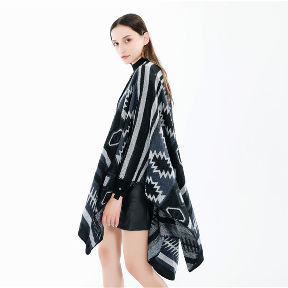 Damen Gewebter Jacquard-Ruana-Poncho mit geometrischem Ethno-Muster Echo Archiv