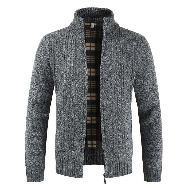 Herren Strickjacke mit Stehkragen und modernem Zopfmuster Echoarchiv