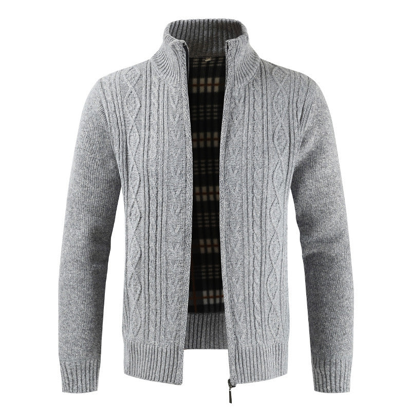 Herren Strickjacke mit Stehkragen und modernem Zopfmuster Echoarchiv