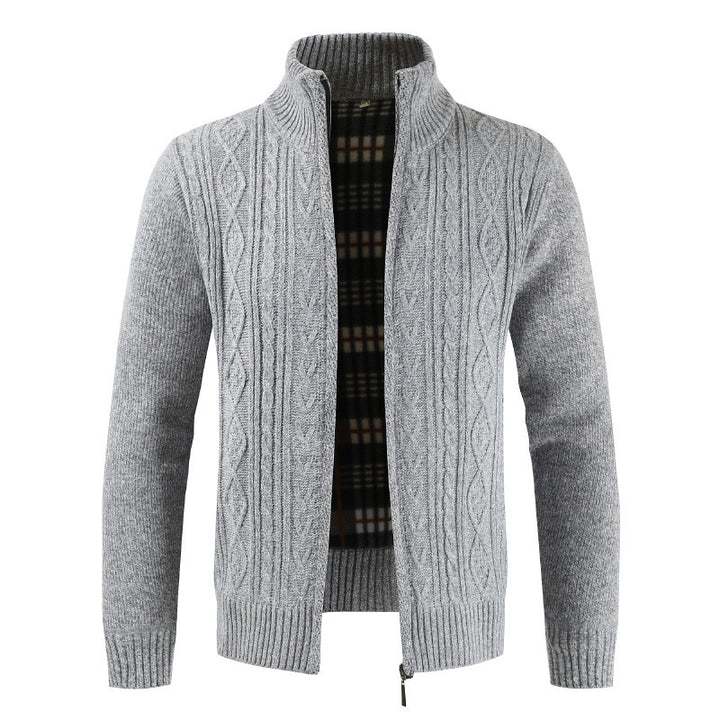 Herren Strickjacke mit Stehkragen und modernem Zopfmuster Echoarchiv