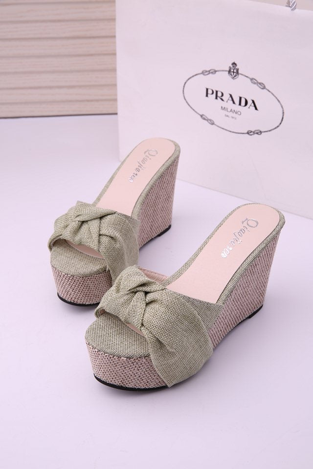Damen nan Keil-Pantolette mit hohem Bast-Plateau und gedrehtem Textilriemen Echo Archiv