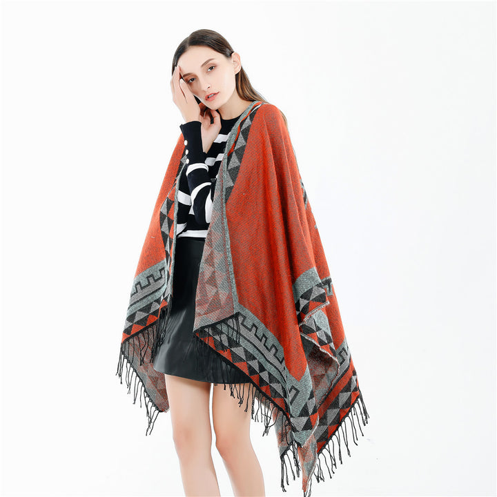 Damen Grobstrick-Poncho im Wickelstil mit Dreieck-Jacquard und Fransensaum – Avérine