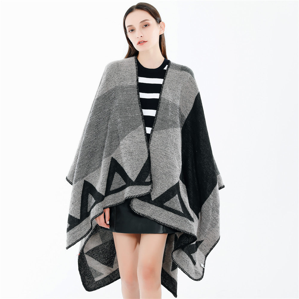 Damen Kastige Wollmix‑Ruana mit geometrischem Patchjacquard und Ziernaht – Célinea