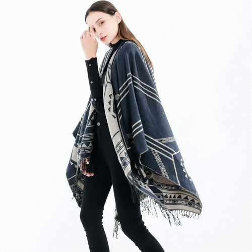 Unisex Ethno-Poncho aus weichem Strick mit Fransen und geometrischem Muster – Taviero