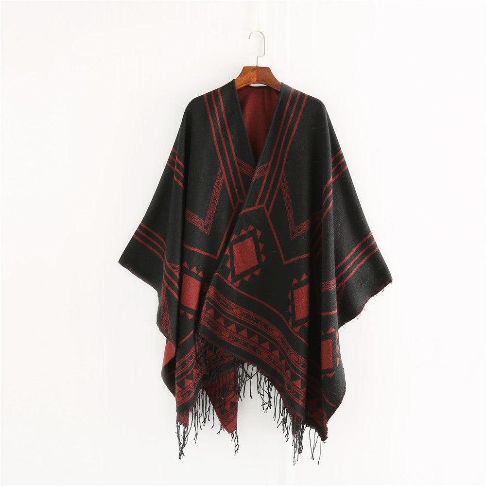 Unisex Ethno-Poncho aus weichem Strick mit Fransen und geometrischem Muster – Taviero