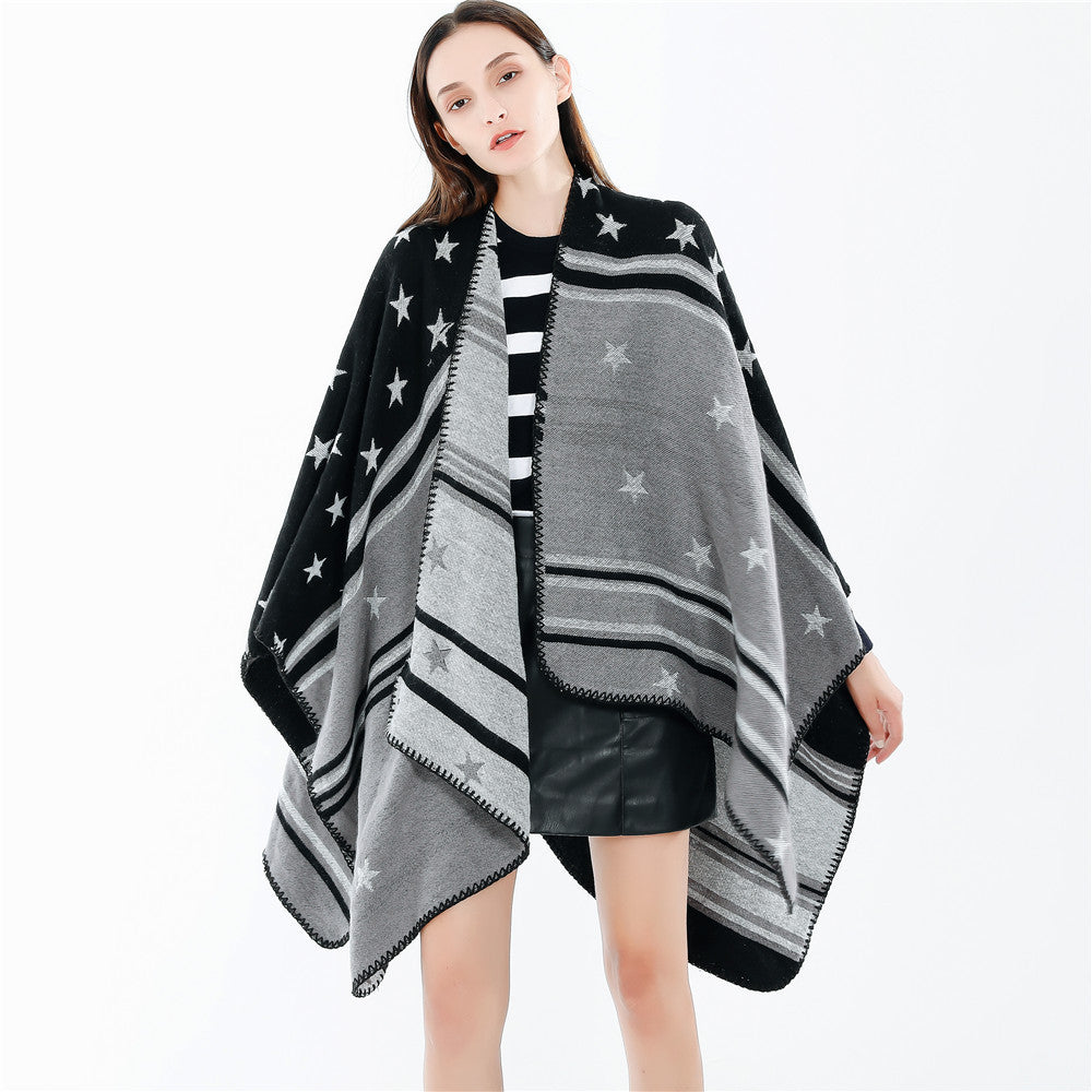 Damen Ruana-Überwurf mit Sternmotiv und zweifarbiger Jacquardkante – Célinea