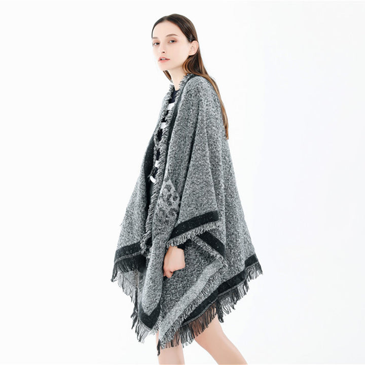 Damen Oversize-Ruana-Poncho im wolligen Mix mit Fransen und Kontrastkante – Montévia