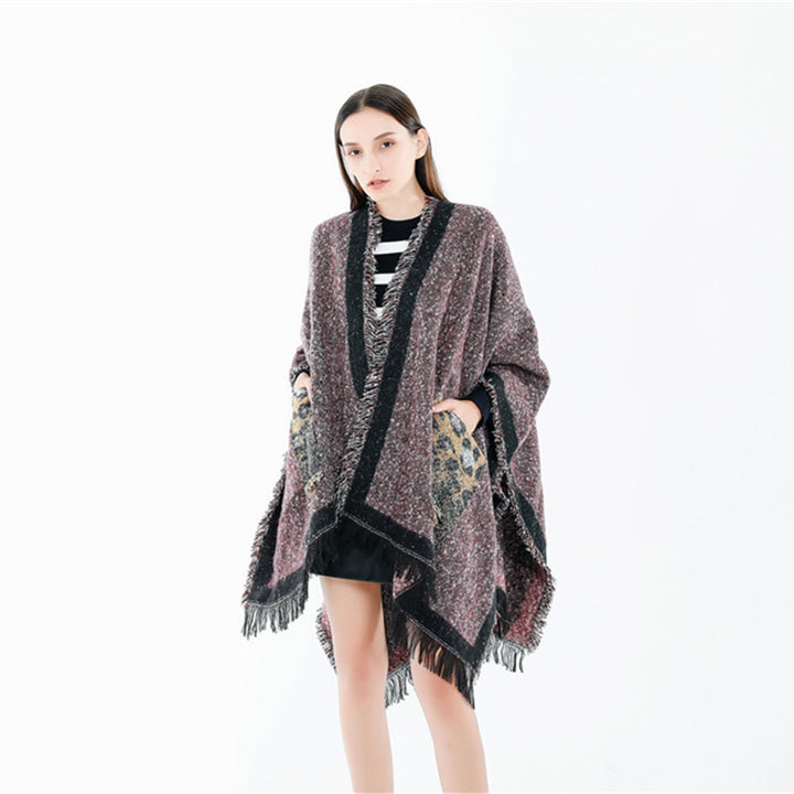Damen Oversize-Ruana-Poncho im wolligen Mix mit Fransen und Kontrastkante – Montévia