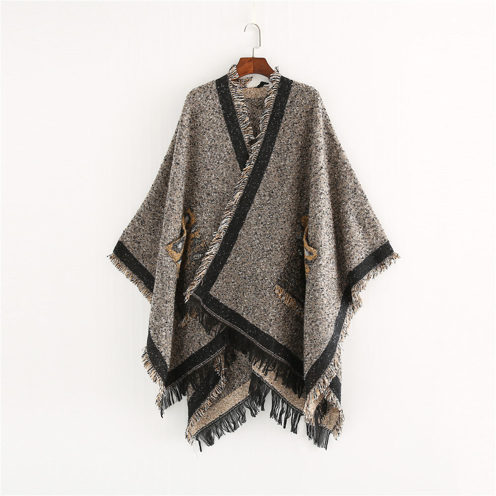 Damen Oversize-Ruana-Poncho im wolligen Mix mit Fransen und Kontrastkante – Montévia