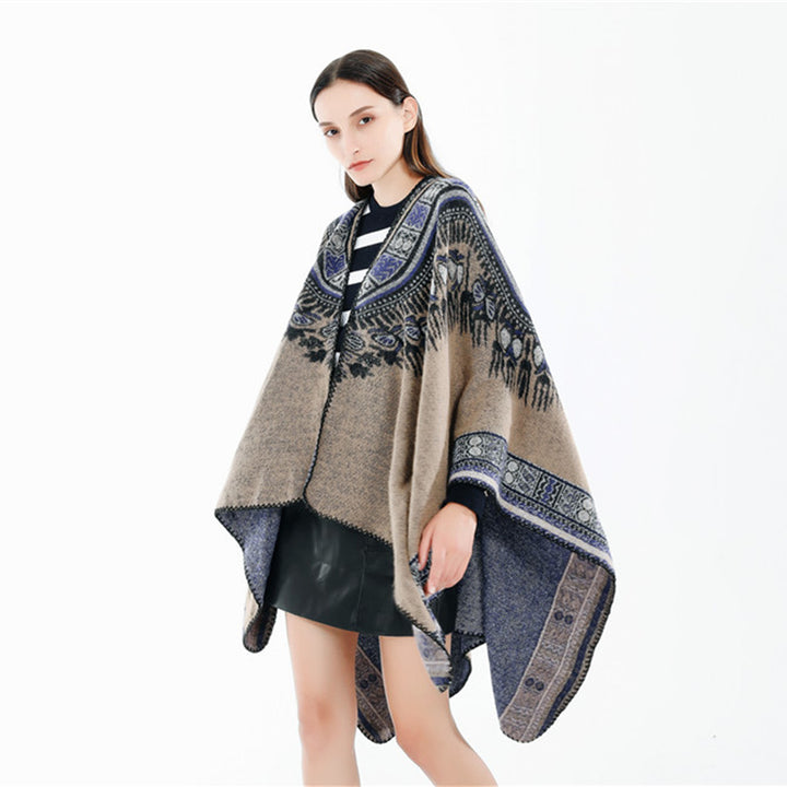 Damen Oversize-Ruana-Poncho im Ethno-Jacquard mit V-Ausschnitt und Bordürenkante – Célinea