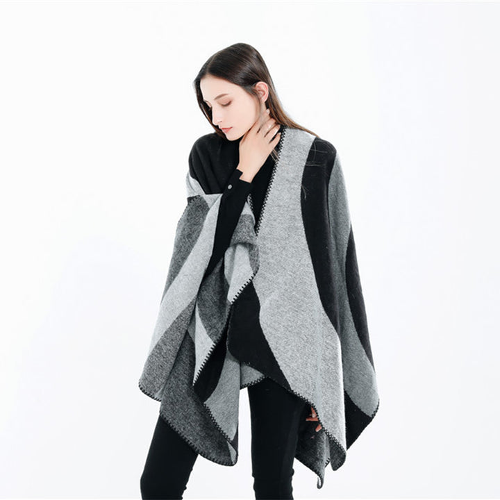 Damen Weichfallender Cape‑Überwurf im Oversize‑Ruana‑Stil mit kontrastierenden Rundflächen und Zierkettnaht – Célinea