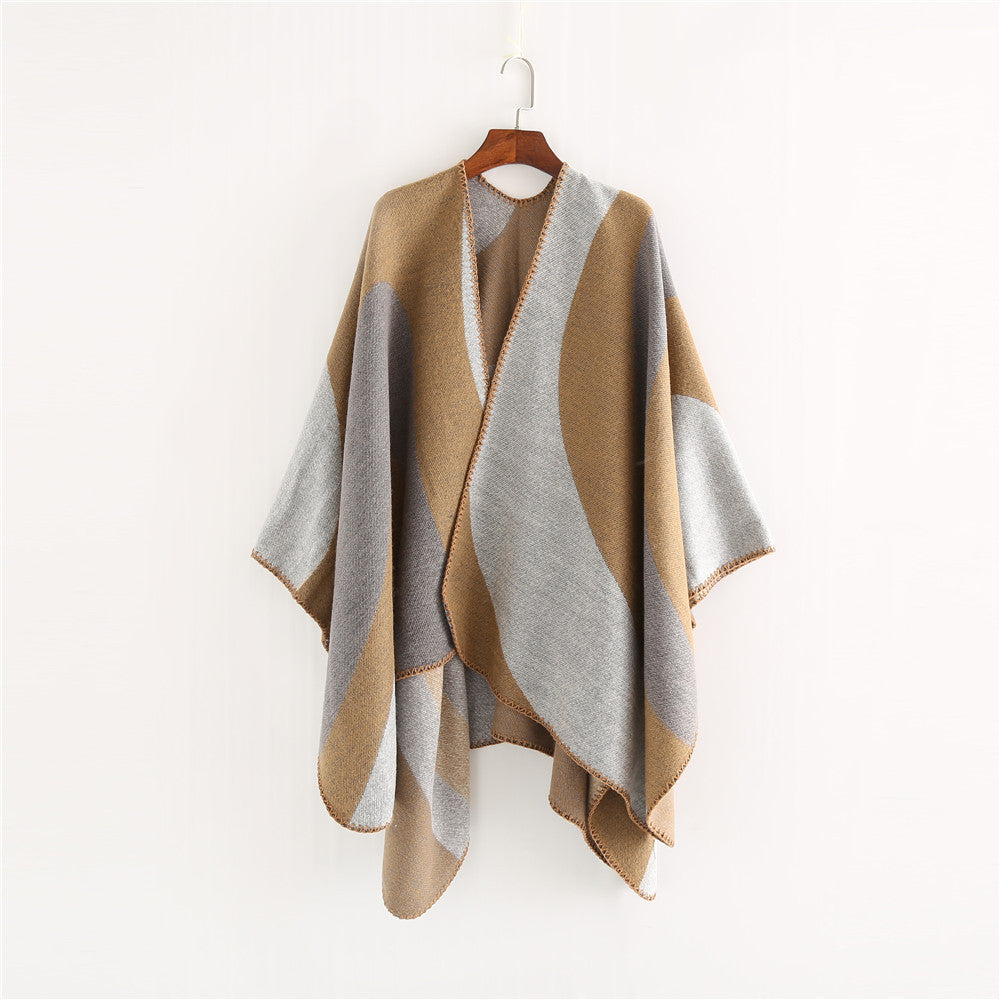 Damen Weichfallender Cape‑Überwurf im Oversize‑Ruana‑Stil mit kontrastierenden Rundflächen und Zierkettnaht – Célinea