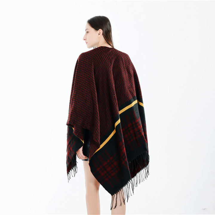 Damen Oversize-Umhangponcho aus Wollmix mit Karomuster, Zickzackjacquard und Fransensaum – Célinea