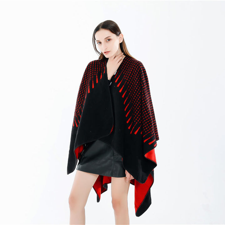Damen Doppelter Wollmix-Umhang mit reversiblem Jacquard und kastiger Ruana-Silhouette – Montévia