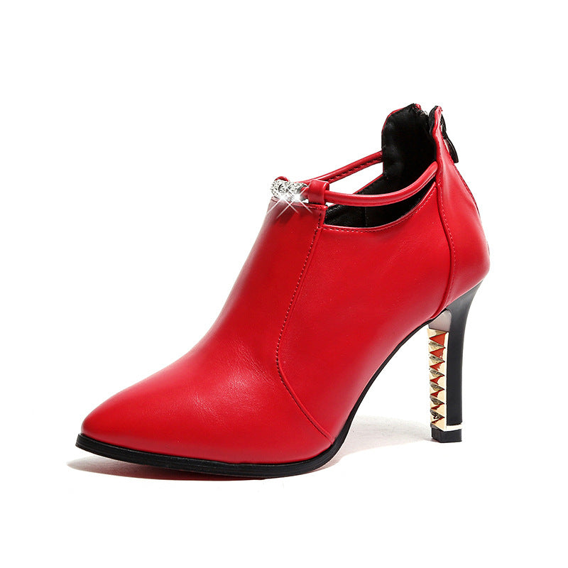 Damen nan elegante knöchelhohe Stiefelette mit spitzer Form Schmuckriemen und goldbesetztem Stilettoabsatz Echo Archiv
