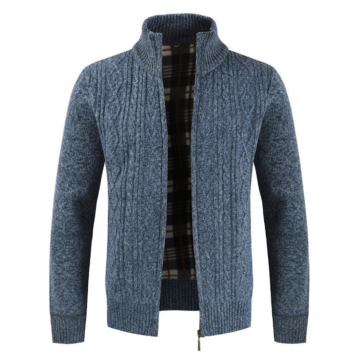 Herren Strickjacke mit Stehkragen und modernem Zopfmuster Echoarchiv