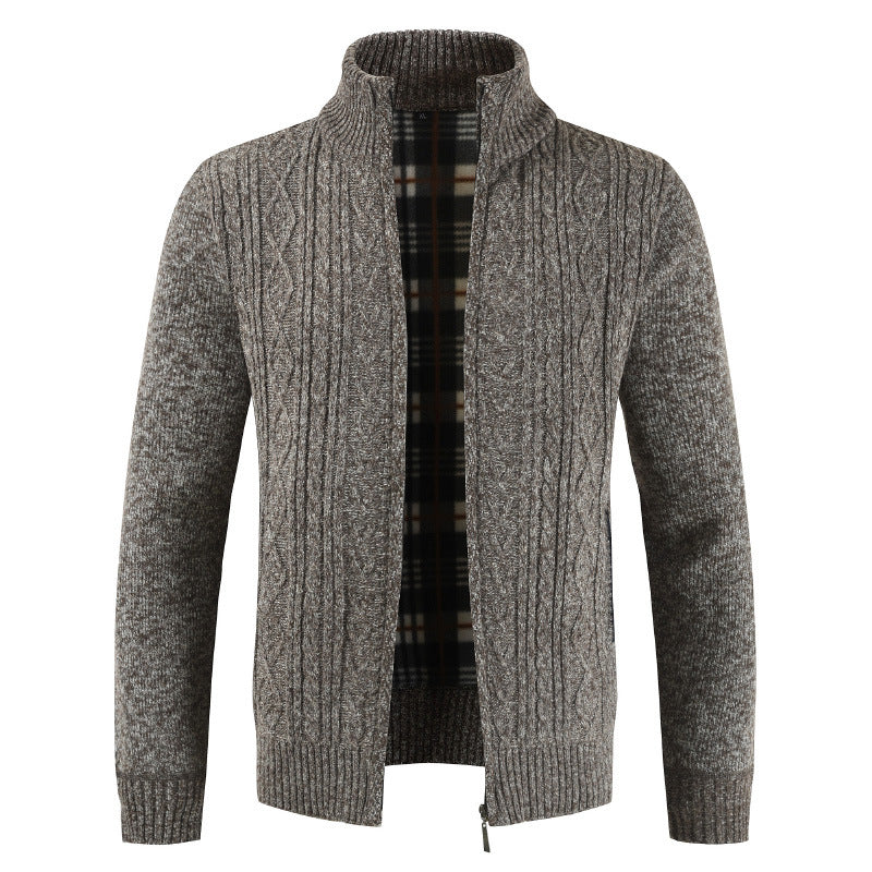 Herren Strickjacke mit Stehkragen und modernem Zopfmuster Echoarchiv
