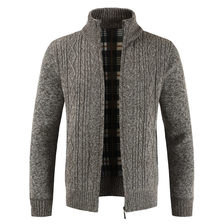 Herren Strickjacke mit Stehkragen und modernem Zopfmuster Echoarchiv