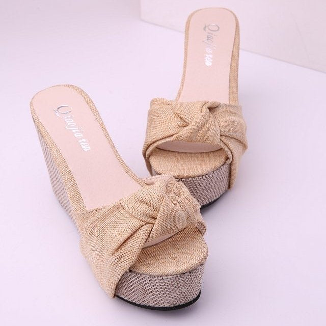 Damen nan Keil-Pantolette mit hohem Bast-Plateau und gedrehtem Textilriemen Echo Archiv