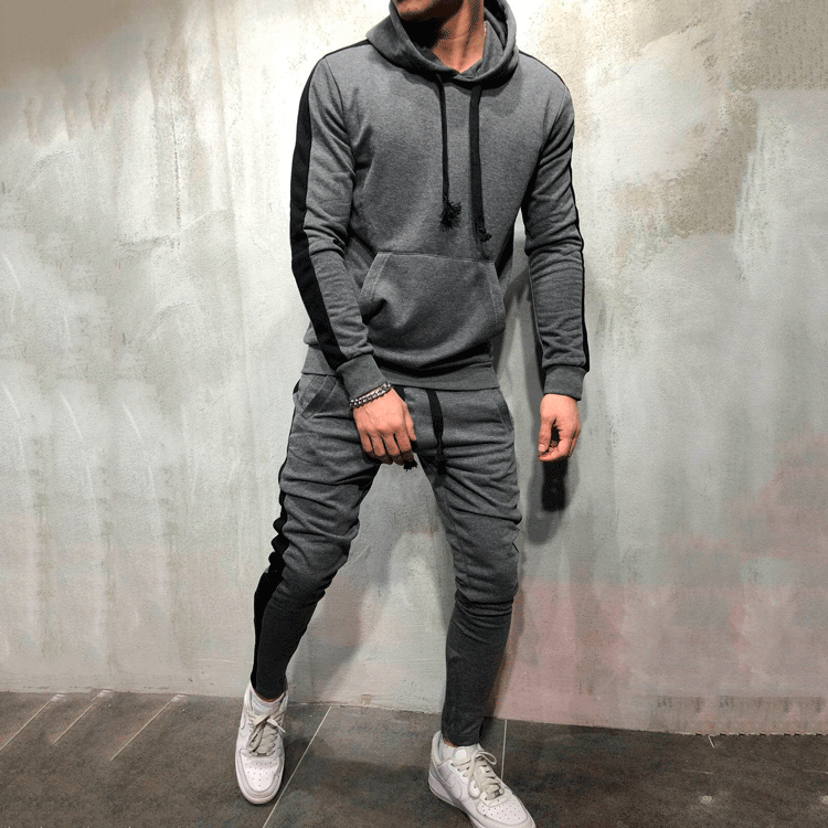 Herren Eleganter Kapuzenpullover mit passender Jogginghose Echoarchiv