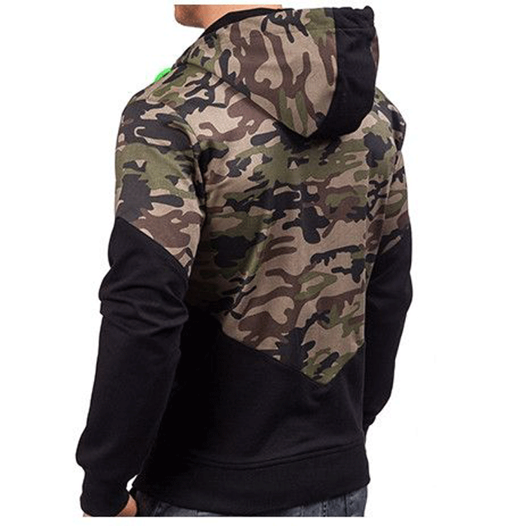 Herren modische Kapuzenjacke im modernen Camouflage-Design Echoarchiv