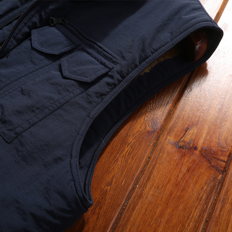 Herren Outdoor‑Utility‑Weste mit wärmendem Teddyplüschfutter und Mehrfachtaschen Echoarchiv