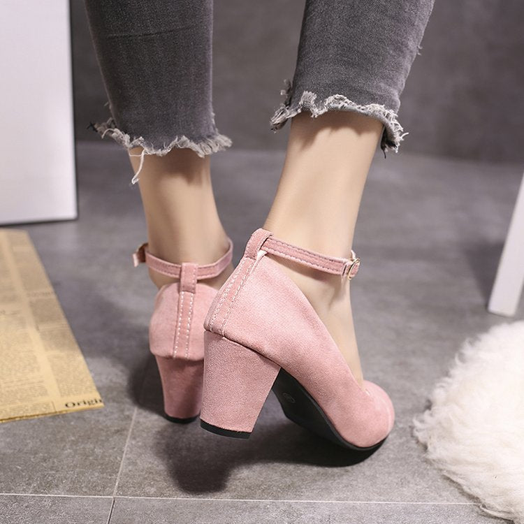 Damen nan Samtige Komfort-Pumps mit gepolstertem Fußbett und verstellbarem Knöchelriemen Echo Archiv