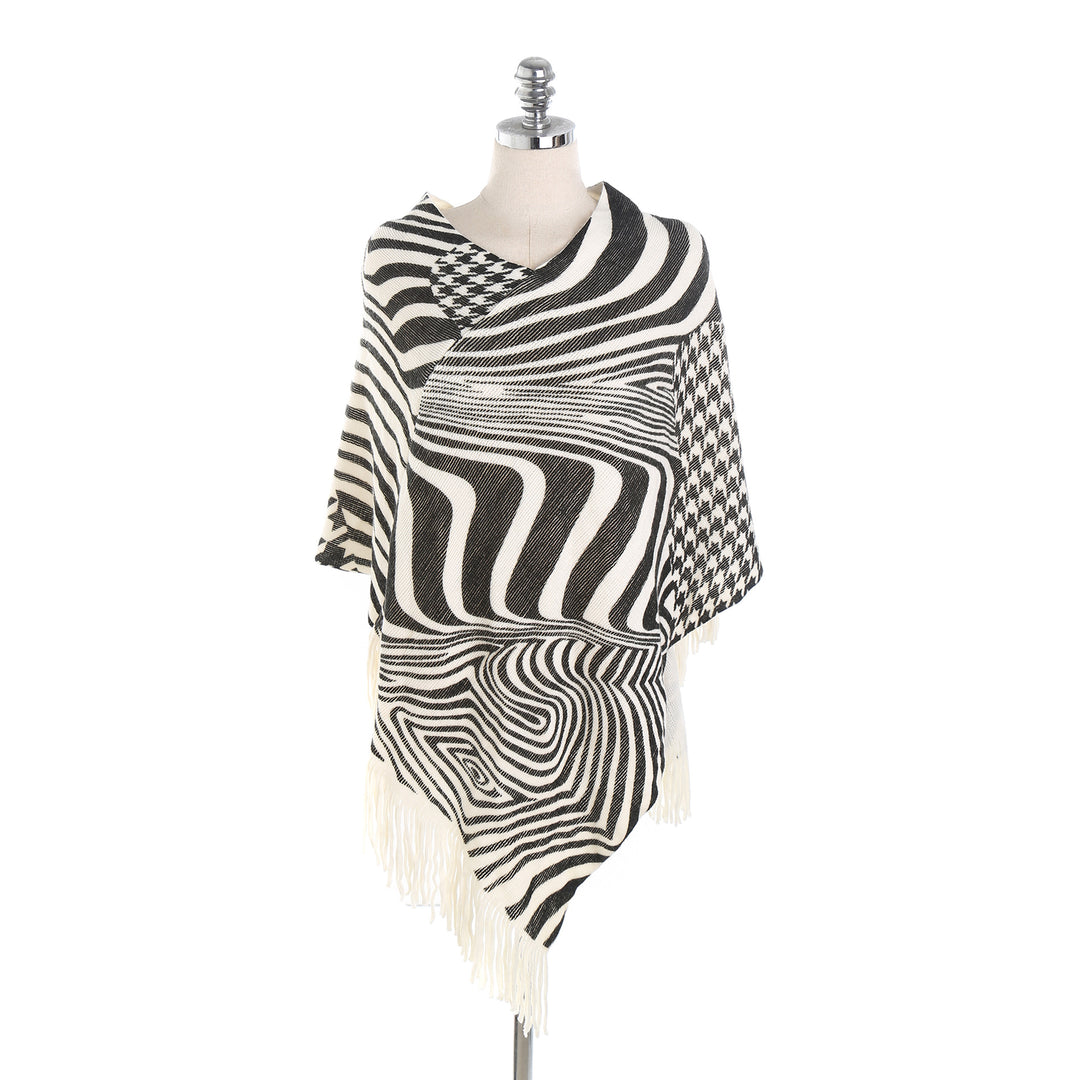 Damen Fransen-Poncho im Oversize mit grafischem Jacquard und asymmetrischem Zipfelsaum Echo Archiv