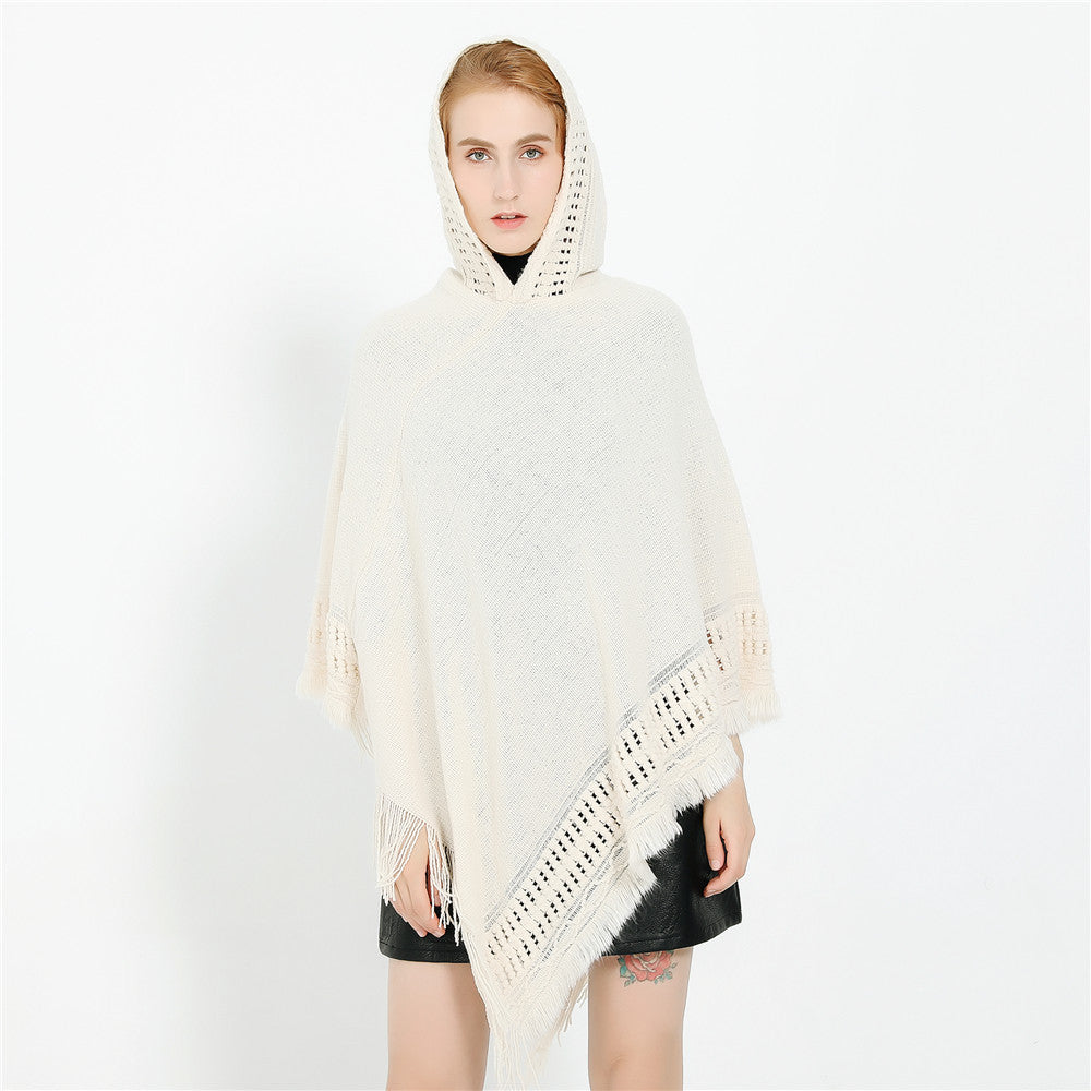Damen Kapuzen-Poncho mit gehäkelter Bordüre und Fransensaum – Auréline