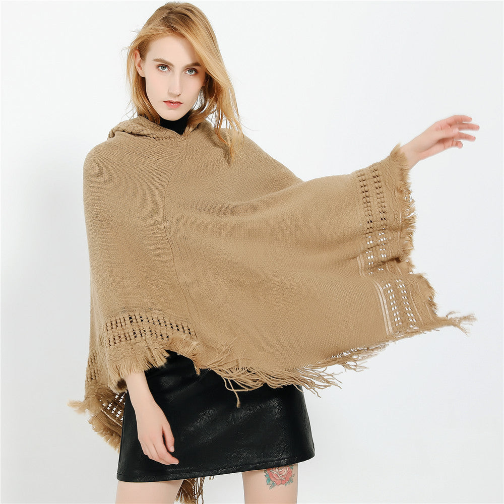 Damen Kapuzen-Poncho mit gehäkelter Bordüre und Fransensaum – Auréline