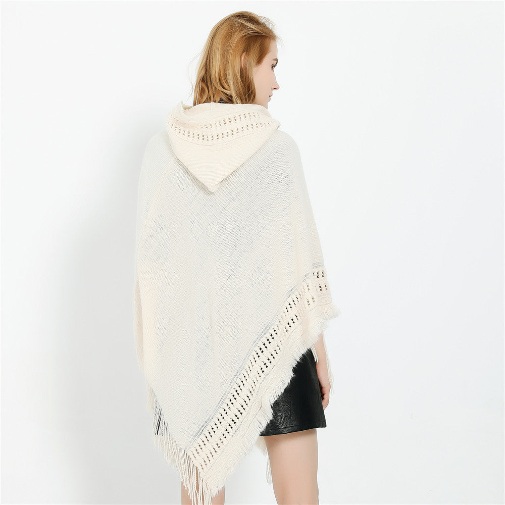 Damen Kapuzen-Poncho mit gehäkelter Bordüre und Fransensaum – Auréline