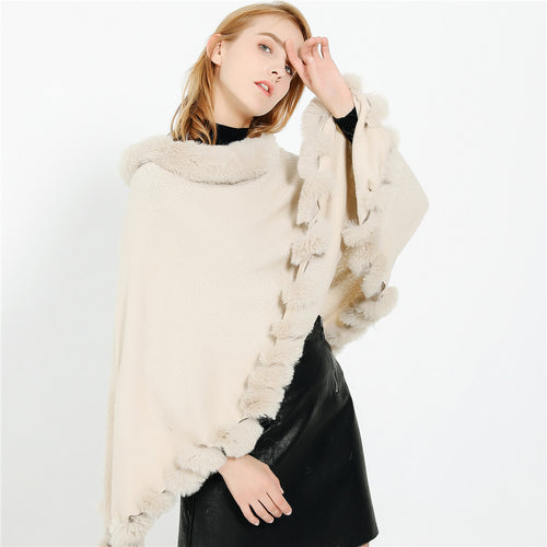 Damen Eleganter Capeponcho aus Wollmix mit Kunstfellbesatz und Pompon-Details – Montévia