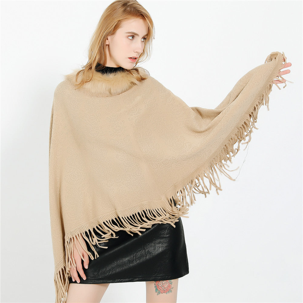 Damen Poncho‑Ruana mit Kunstfellkragen, Strukturjacquard und Fransensaum – Célinea