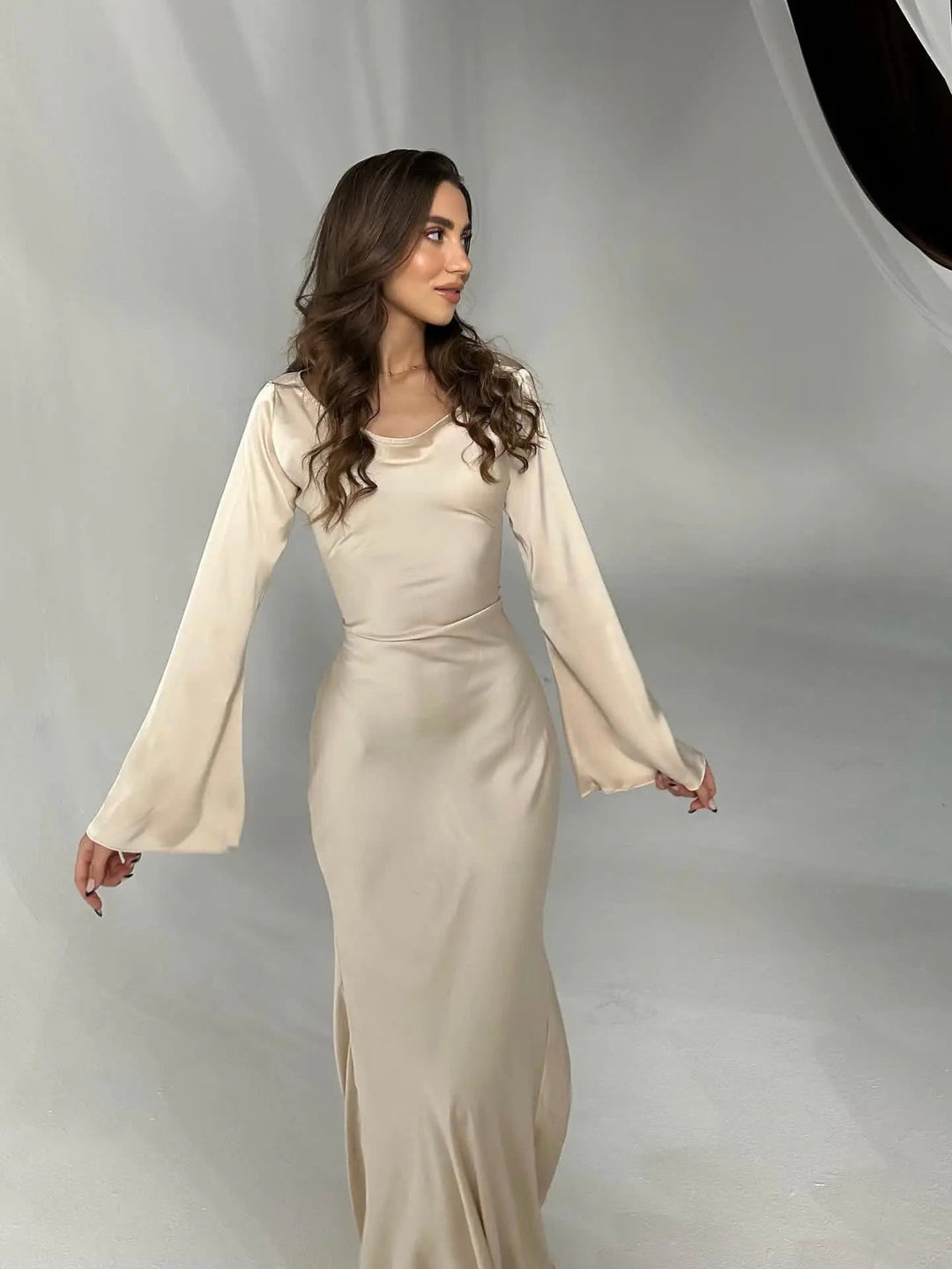 Echoarchiv | Fließendes Maxi Kleid Mit Langen Ärmeln Für Damen