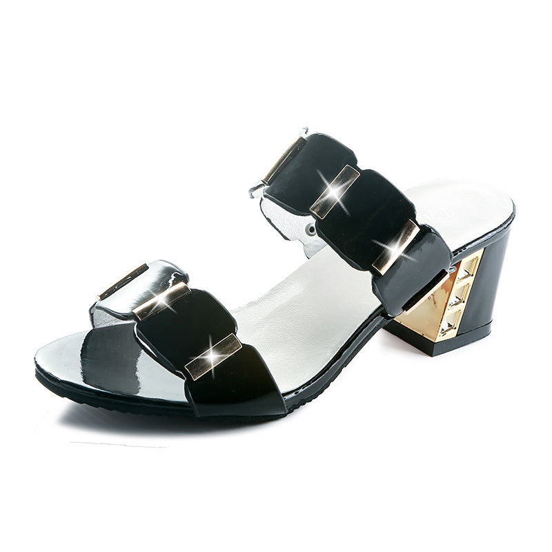 Damen nan zweiriemige Lack-Pantolette mit Goldapplikation und mittelhohem Blockabsatz Echo Archiv