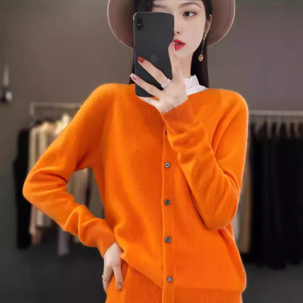 Echoarchiv | Merino Wollstrickjacke mit Rundhalsausschnitt und Langen Ärmeln
