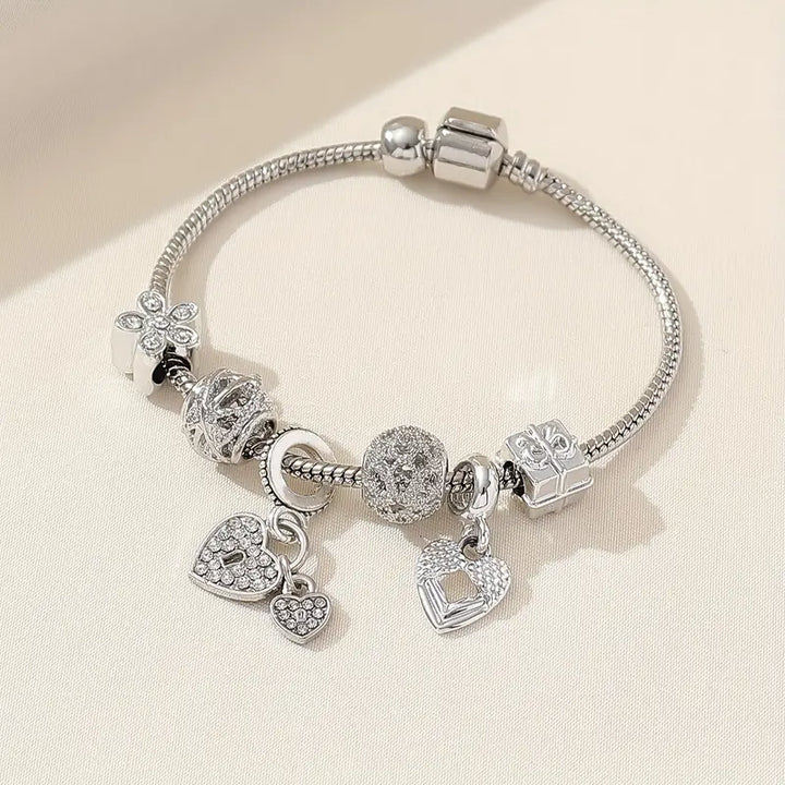 Echoarchiv Modisches Armband mit Strasssteinen und Blumen
