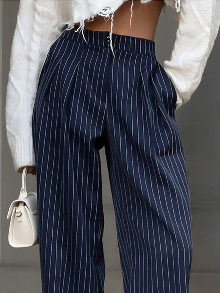 Echoarchiv | Elegante Nadelstreifen-Faltenhose mit Weitem Bein