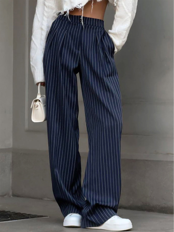 Echoarchiv | Elegante Nadelstreifen-Faltenhose mit Weitem Bein