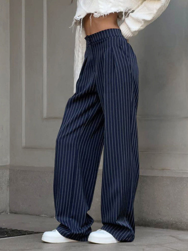 Echoarchiv | Elegante Nadelstreifen-Faltenhose mit Weitem Bein