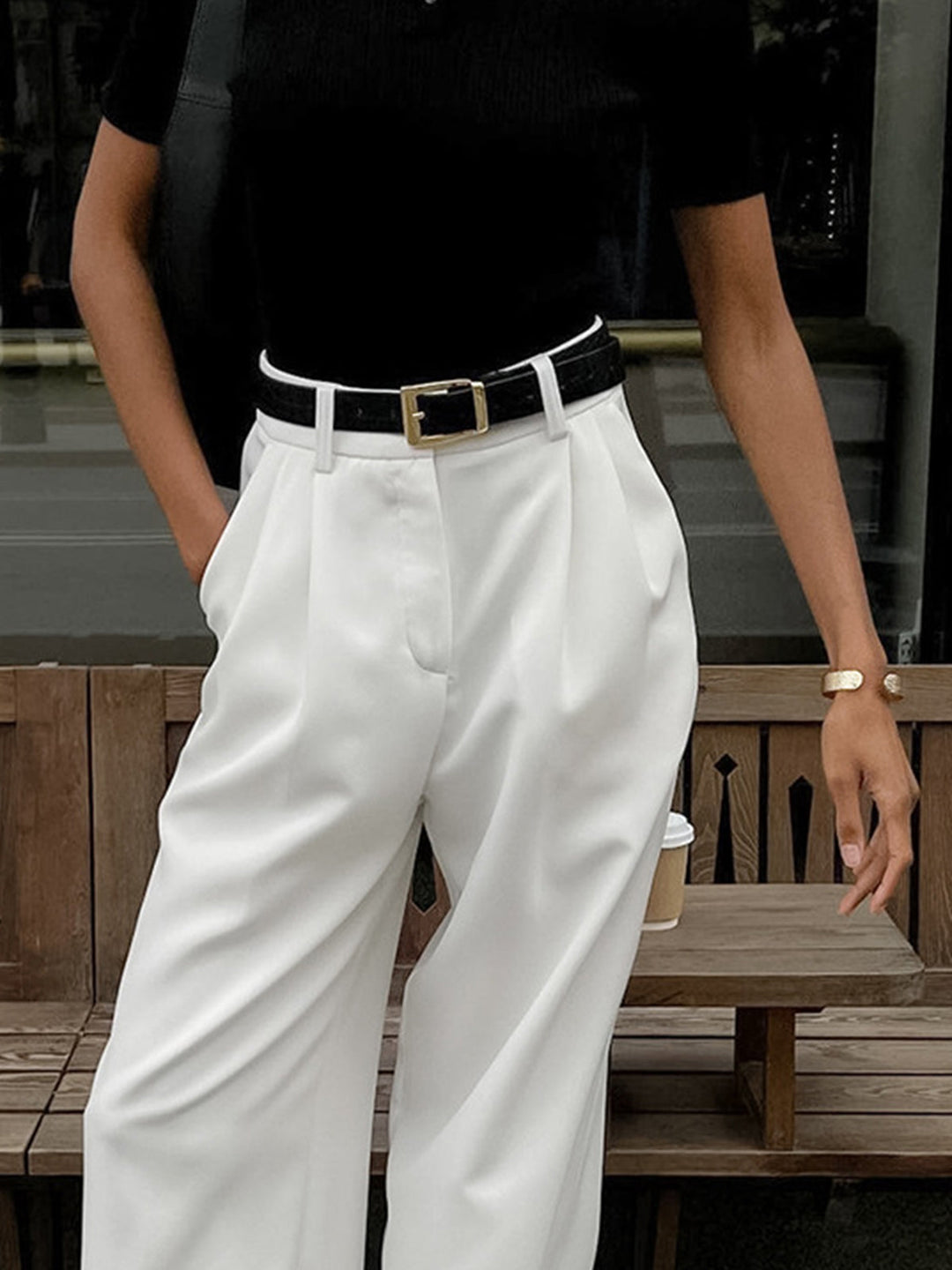 Echoarchiv | Elegante Hose mit Weitem Bein Ohne Gürtel