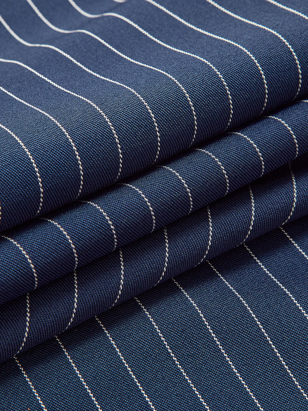 Echoarchiv | Elegante Nadelstreifen-Faltenhose mit Weitem Bein