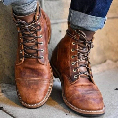 Elegante Lederstiefel Echoarchiv