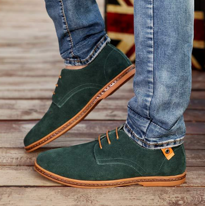Elegante Schuhe aus Wildleder für Männer Echoarchiv