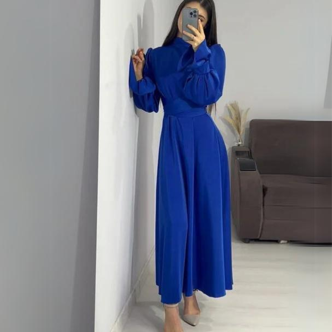 Das seidig weiche Kleid mit langen Ärmeln