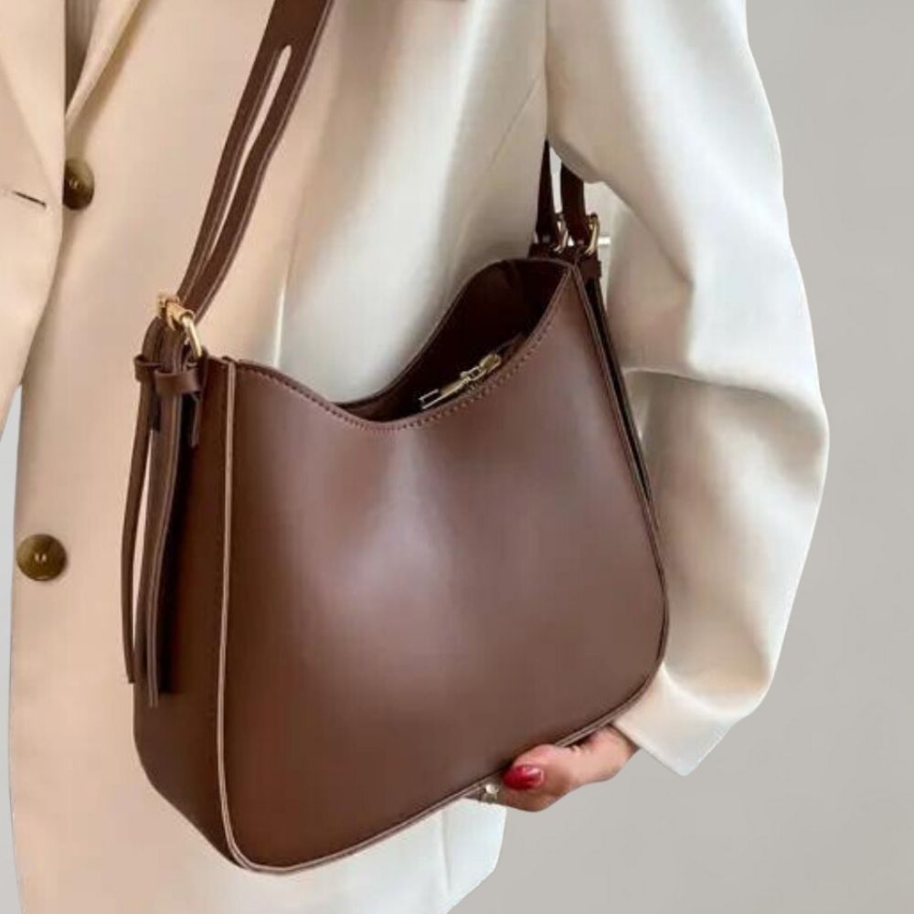 Schlichte und elegante Crossbody-Tasche im minimalistischen Design | Vegan – Avelisse