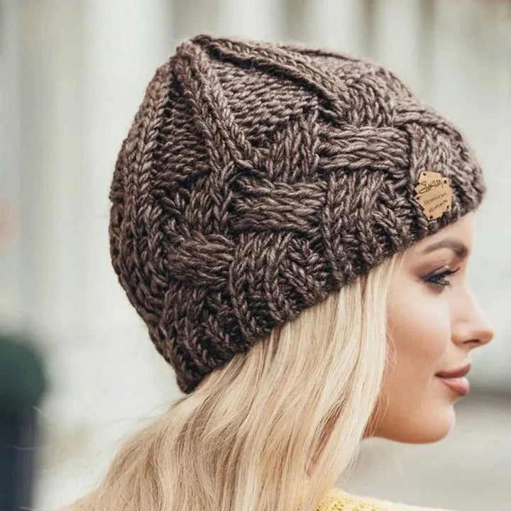 Damen Weiche Strickmütze mit Zopfmuster | Echoarchiv