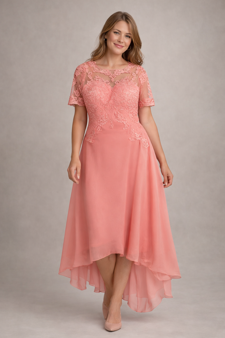 Echoarchiv Damen Abendkleid mit Spitze und kurzen Ärmeln