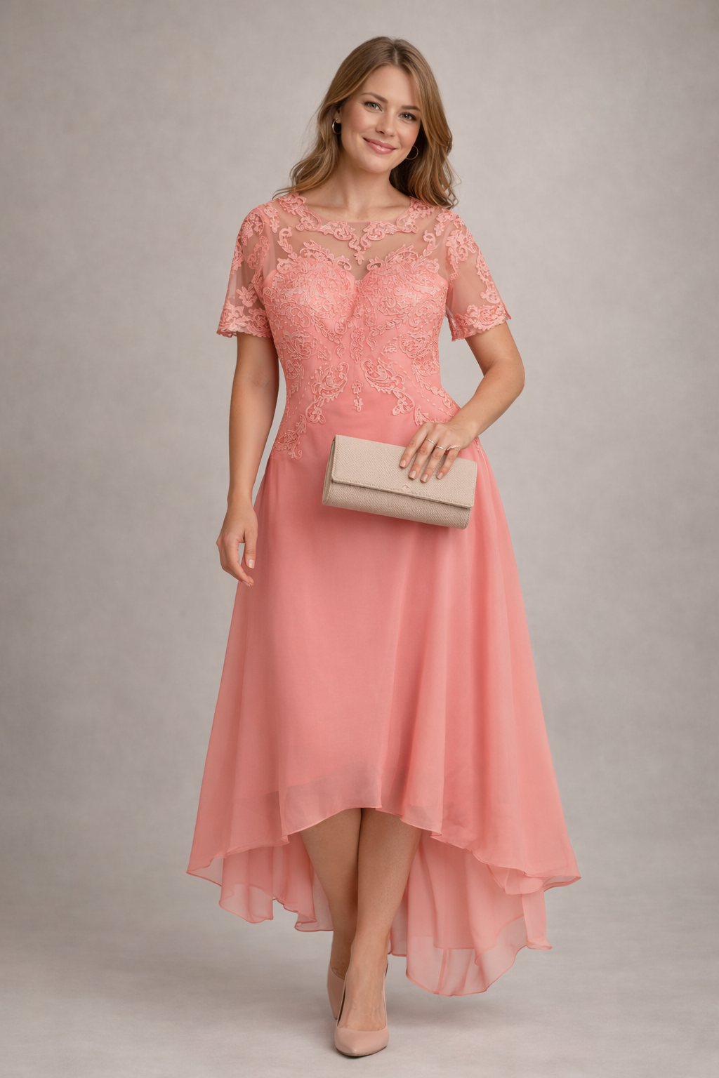 Echoarchiv Damen Abendkleid mit Spitze und kurzen Ärmeln